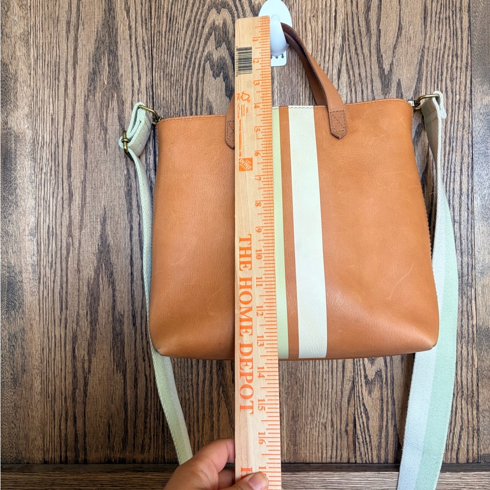 🩷MADEWELL🩷Tan Leather Tote with Cream & Mint crossbody strap - Picture 9 of 15